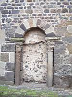 Saint Paulien (43) - Eglise - Porte romane muree